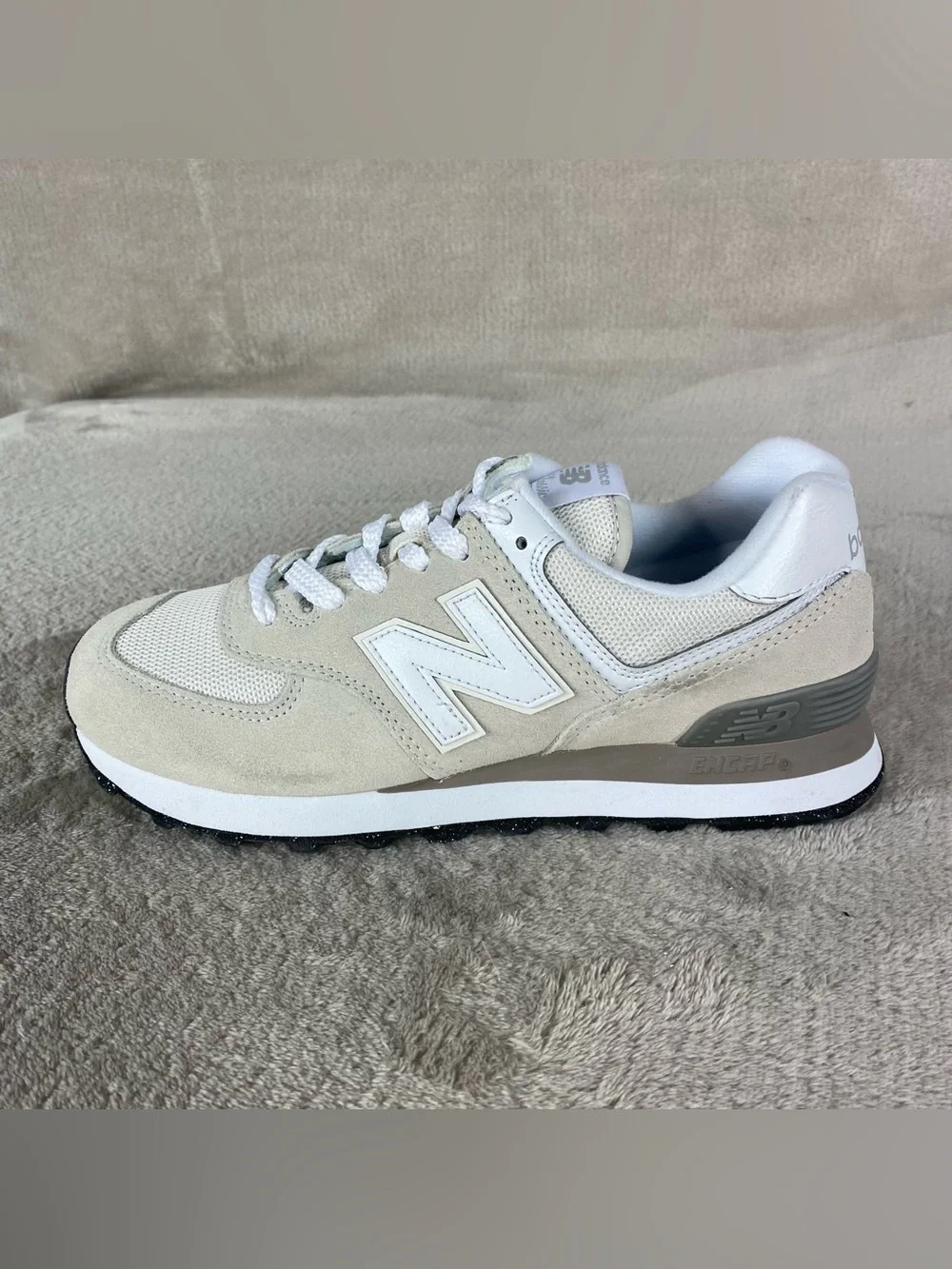 New‎ Balance 574 Classic Womens Size 7.5 White Cloud Suede Running Shoes NEW